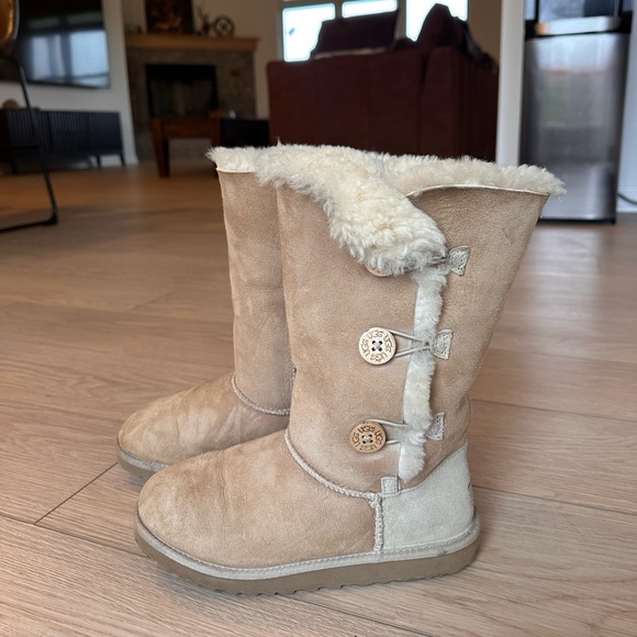 UGG Women's Bailey Button Triplet II Water Resistant Boots - Size 5 - Picture 6 of 8